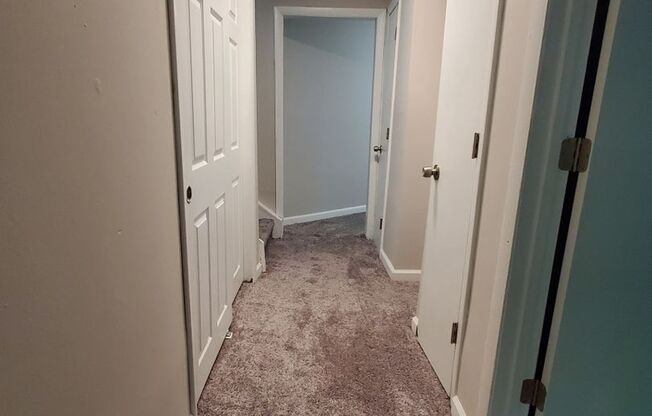 2 beds, 1.5 baths, 924 sqft, $1,850, Unit 4-8A