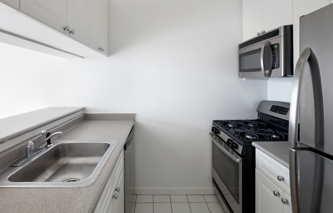 1 bed, 1 bath, $4,250, Unit 4N