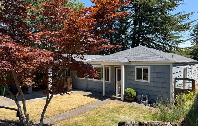 2 weeks Free Rent at Beautiful Maple Leaf Rambler next to Elementary school