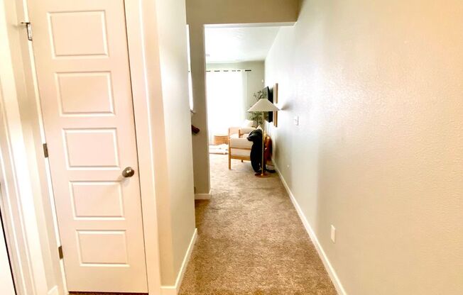 3 Bedroom 2.5 Bath w/Community Pool