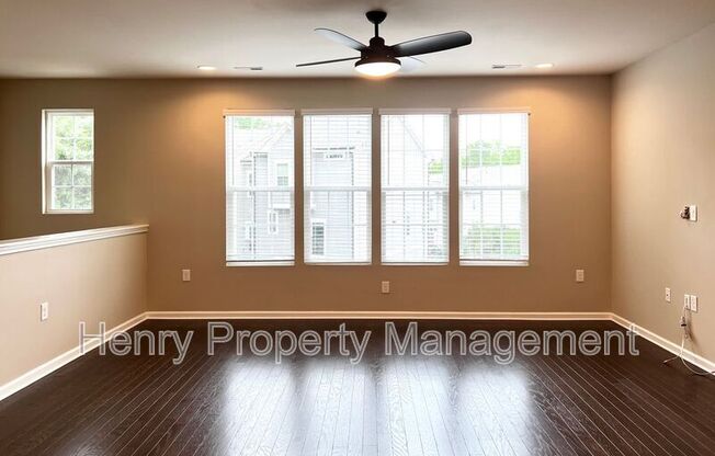 1413 REGENTS LN