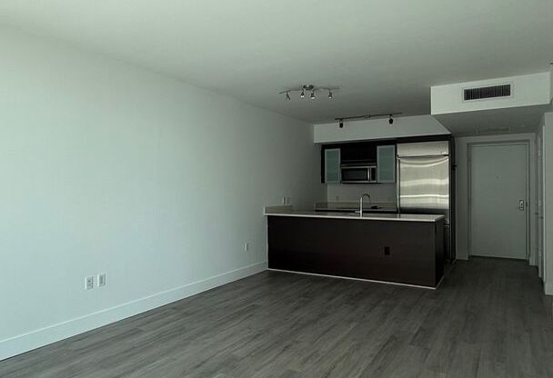 Spacious 1BR with Large Balcony & City/Bay Views at 500 Brickell