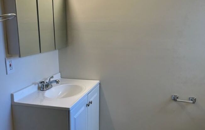 2 beds, 1 bath, $2,100, Unit #6