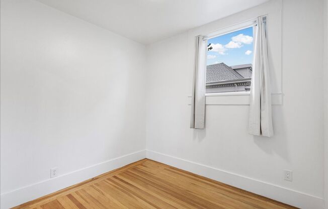 2118 Clinton Ave #B - 1 bedroom | 1 bath | Upper unit