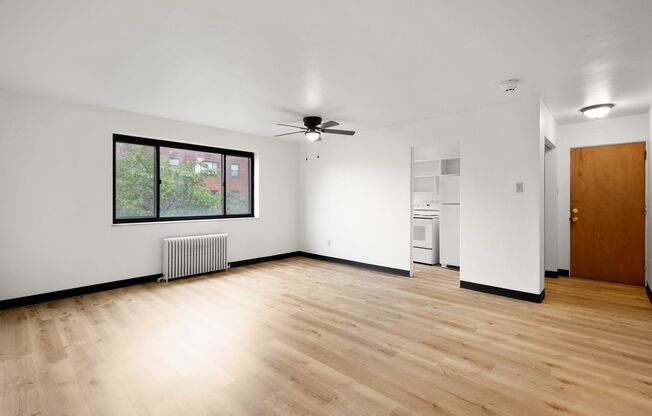 2 beds, 1 bath, 800 sqft, $475, Unit 2117 Brownsville Road - B22