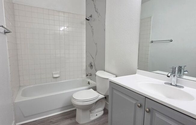 3 beds, 3 baths, $1,850, Unit Unit 1015 UNIT B BLDG 7