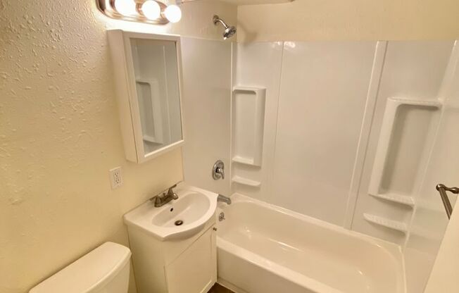1 bed, 1 bath, 476 sqft, $1,695, Unit 406
