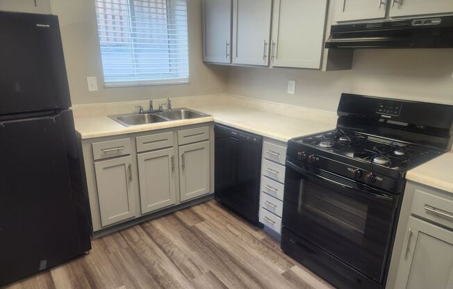 2 beds, 1 bath, 1,047 sqft, $1,425, Unit WG1-4