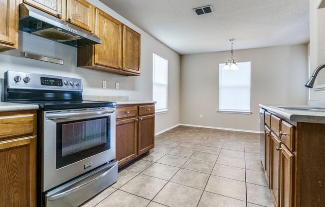 SPACIOUS 4-BEDROOM HOME IN STONE CREEK