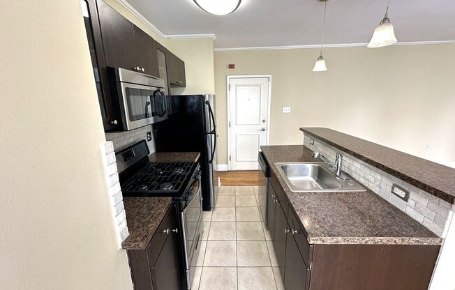 1 bed, 1 bath, 635 sqft, $1,360, Unit Apt C-14