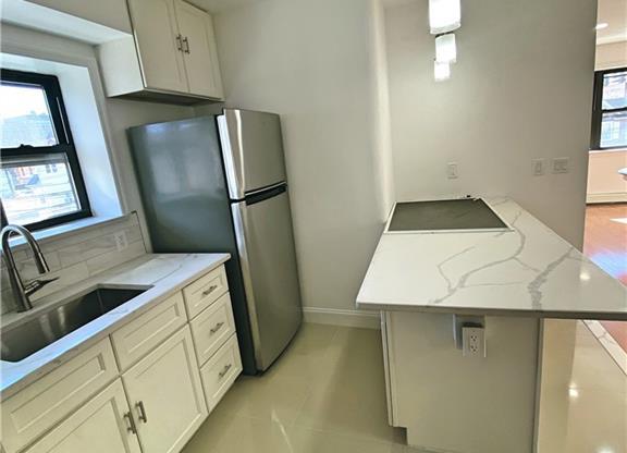 281 W 234 ST