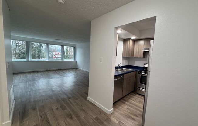 2 beds, 1 bath, 933 sqft, $1,675, Unit 208
