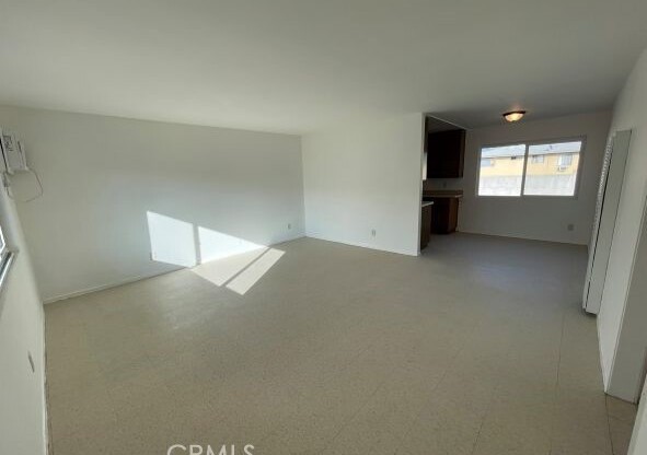 8800 Cedros Ave #125