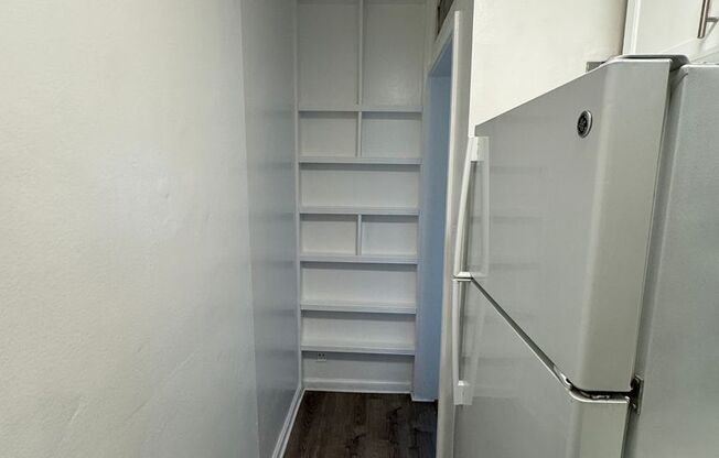 Studio, 1 bath, 300 sqft, $1,250, Unit 18