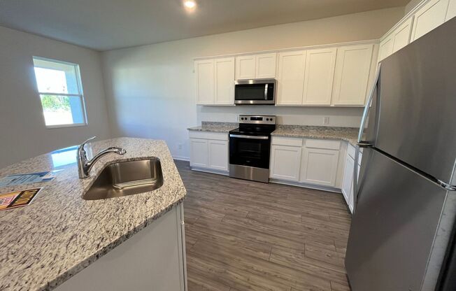 Deposit-Free! Modern, energy efficient home with ALL of the upgrades! Poinciana, FL