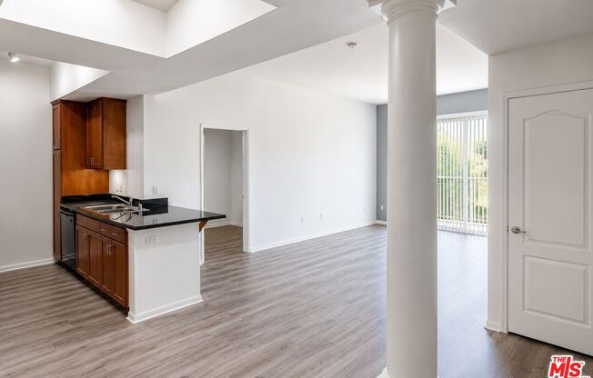 2 beds, 2 baths, 1,000 sqft, $4,100, Unit 312