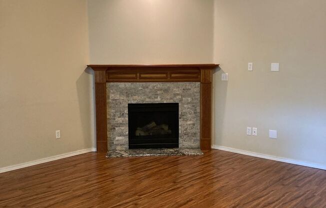 $500.00  OFF  1ST  FULL  MONTH'S  RENT   Craftsman Style Townhouse