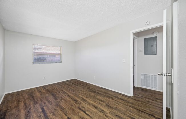 2 beds, 1 bath, 700 sqft, $1,395, Unit 4540-09