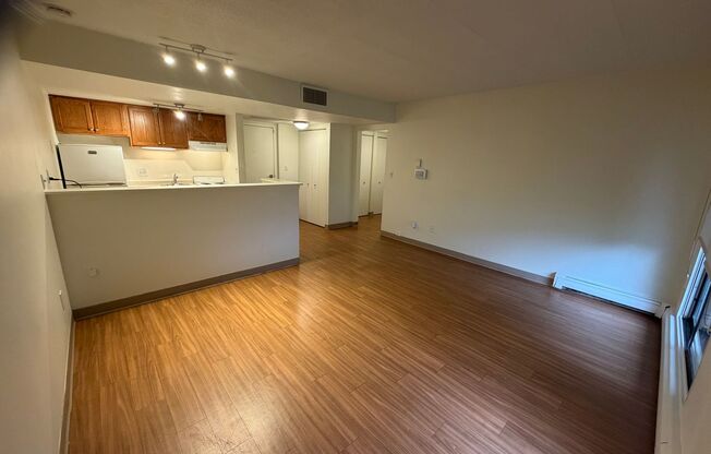 1 bed, 1 bath, 750 sqft, $1,145, Unit 133W