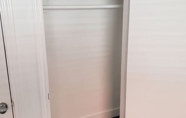 2 beds, 1 bath, $1,395, Unit 20