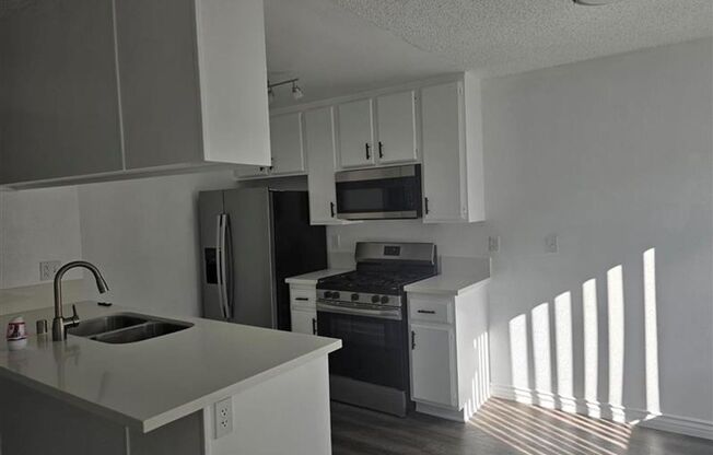 1 bed, 1 bath, 674 sqft, $1,945, Unit 127