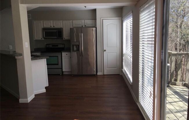 Completely Remodeled Townhouse in the heart of memorial!! The backyard porch has an amazing view of the Buffalo Bayou!!