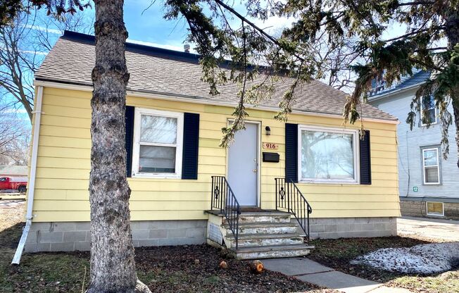 4 bed, 1.5 bath Home Near NDSU!