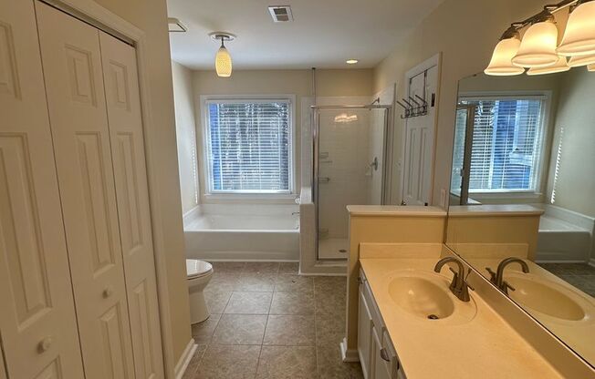 Charming Townhome Near Lake Johnson!