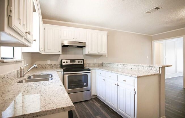 Spacious 3 Bedroom House in Carrollton!