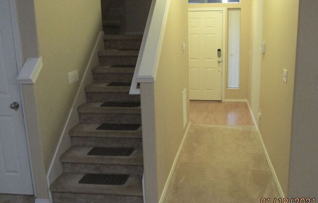 4 Br 2.5 bth + Loft! Large Rooms, 2 car- garage, Neighborhood Park ! Fenced backyard