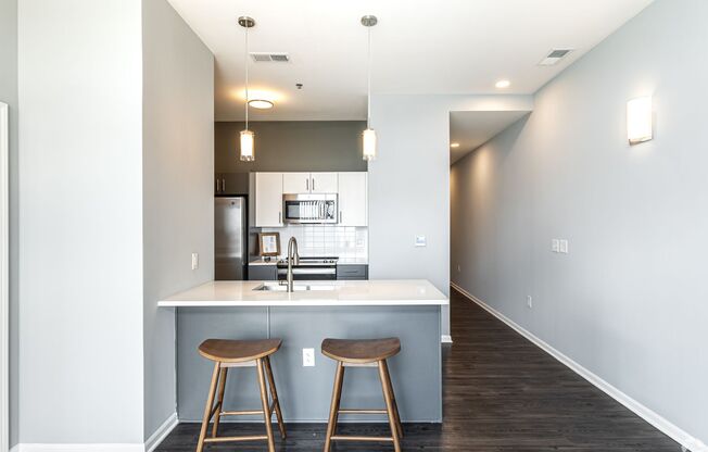 1 bed, 1 bath, 702 sqft, $1,360