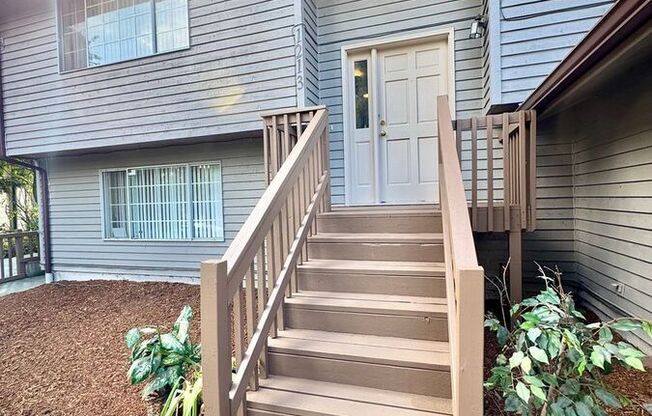 1213 NE 102 ST