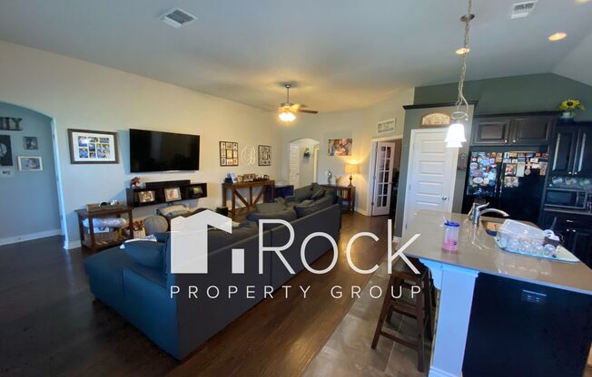 4 beds, 2 baths, $1,900