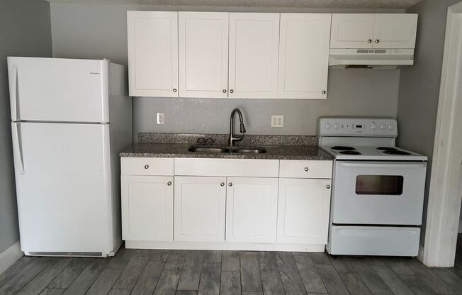 1 bed, 1 bath, 700 sqft, $1,150, Unit Unit 12