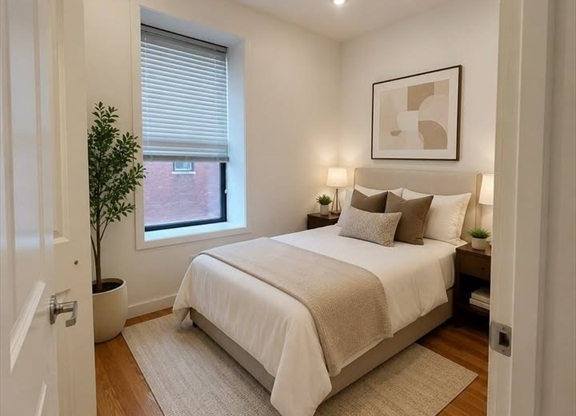 2 beds, 1 bath, $2,250, Unit 301