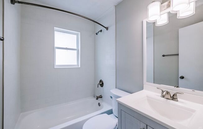 2 beds, 1 bath, 850 sqft, $1,250, Unit 00-E8