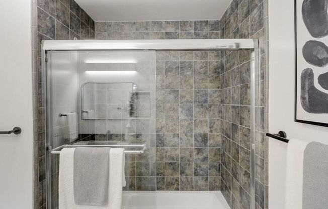 2 beds, 2 baths, $4,800, Unit #286