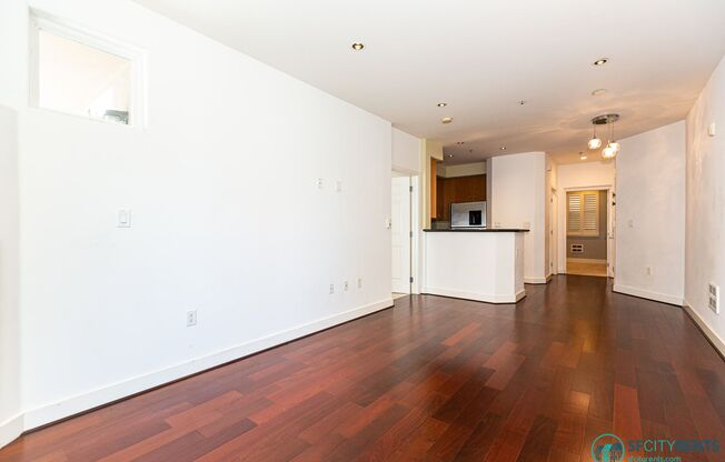 Downtown/Civic Center: Condo near Hayes Valley w/ Private Patio, Google Fiber & Garage Parking