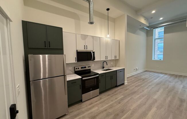 1 bed, 1.5 baths, 689 sqft, $3,395, Unit 206