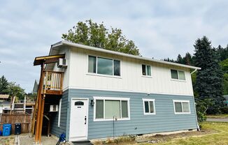 Charming & Cozy Camas Duplex