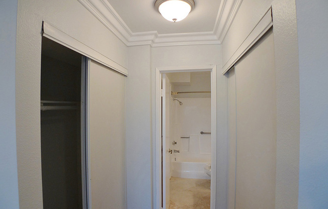 2 beds, 2 baths, 960 sqft, $2,850, Unit 102