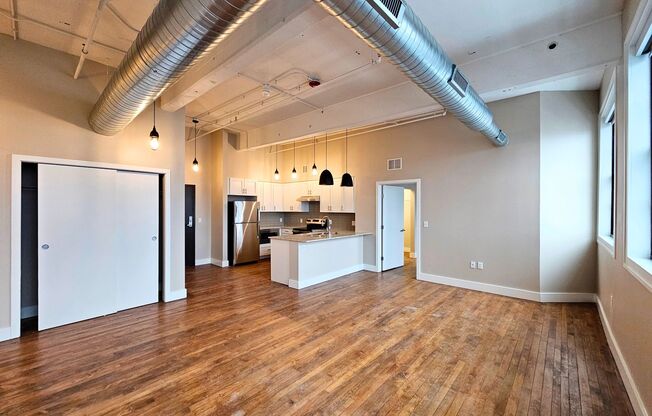 2 beds, 2 baths, 957 sqft, $2,100, Unit UNIT 606