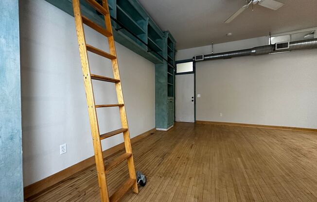 1 bed, 1 bath, $995, Unit 123 N Broadway Apt. 2