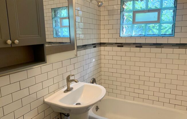 Studio, 1 bath, $725, Unit 07