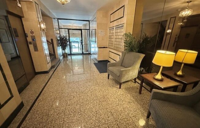 Studio, 1 bath, 300 sqft, $1,335, Unit 530-215