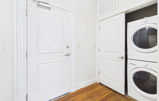 2 beds, 2 baths, 925 sqft, $1,600, Unit 404