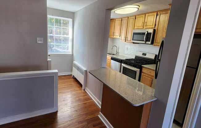 2 beds, 1 bath, 897 sqft, $2,335, Unit B-08