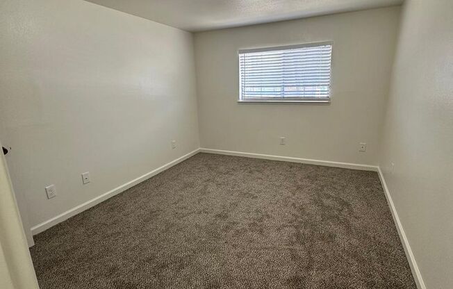860 E 5 ST