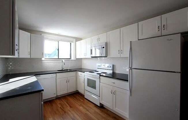 3 beds, 2 baths, 1,123 sqft, $3,500, Unit 39