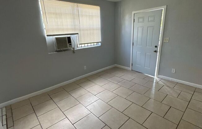1614/1616 W 3rd St.